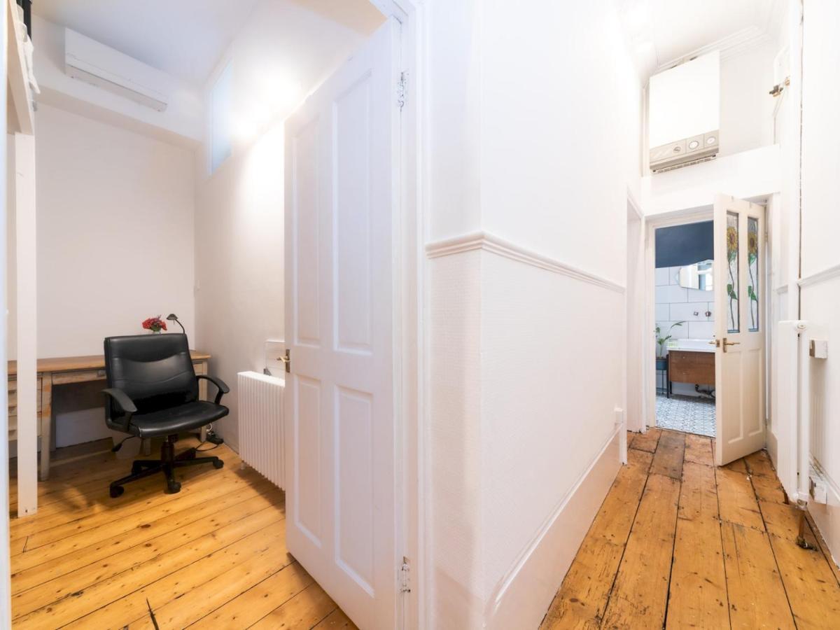 Pass The Keys Rustic And Quirky Flat In Charming Charlton Village Londres Exterior foto