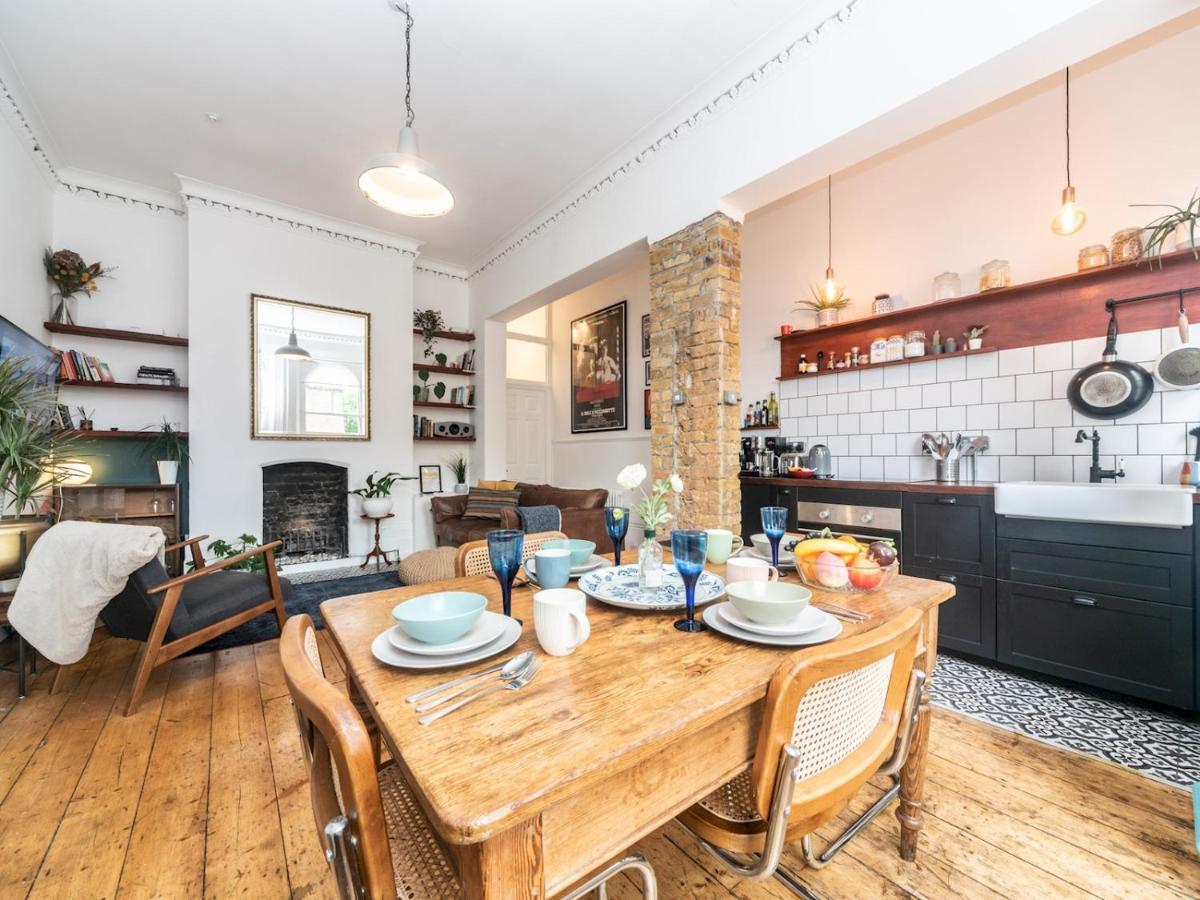 Pass The Keys Rustic And Quirky Flat In Charming Charlton Village Londres Exterior foto