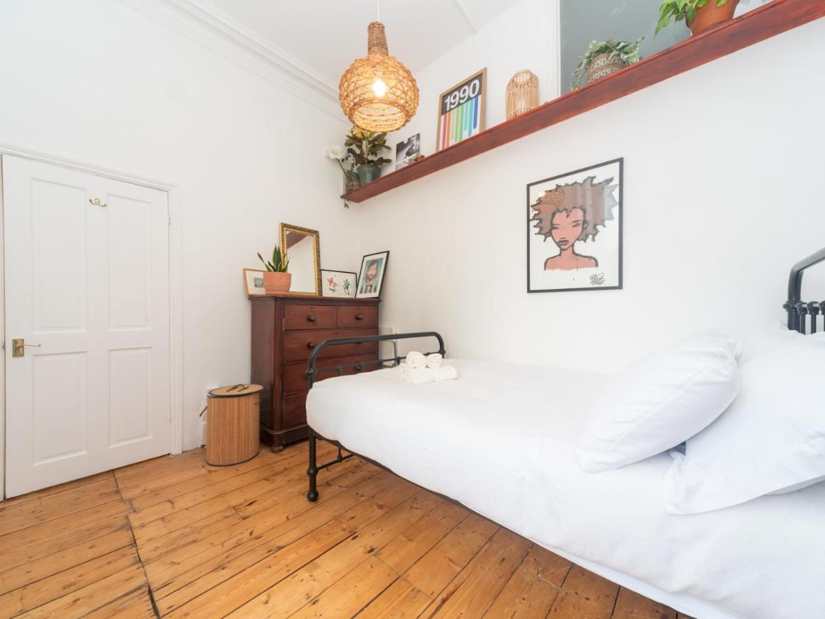 Pass The Keys Rustic And Quirky Flat In Charming Charlton Village Londres Exterior foto
