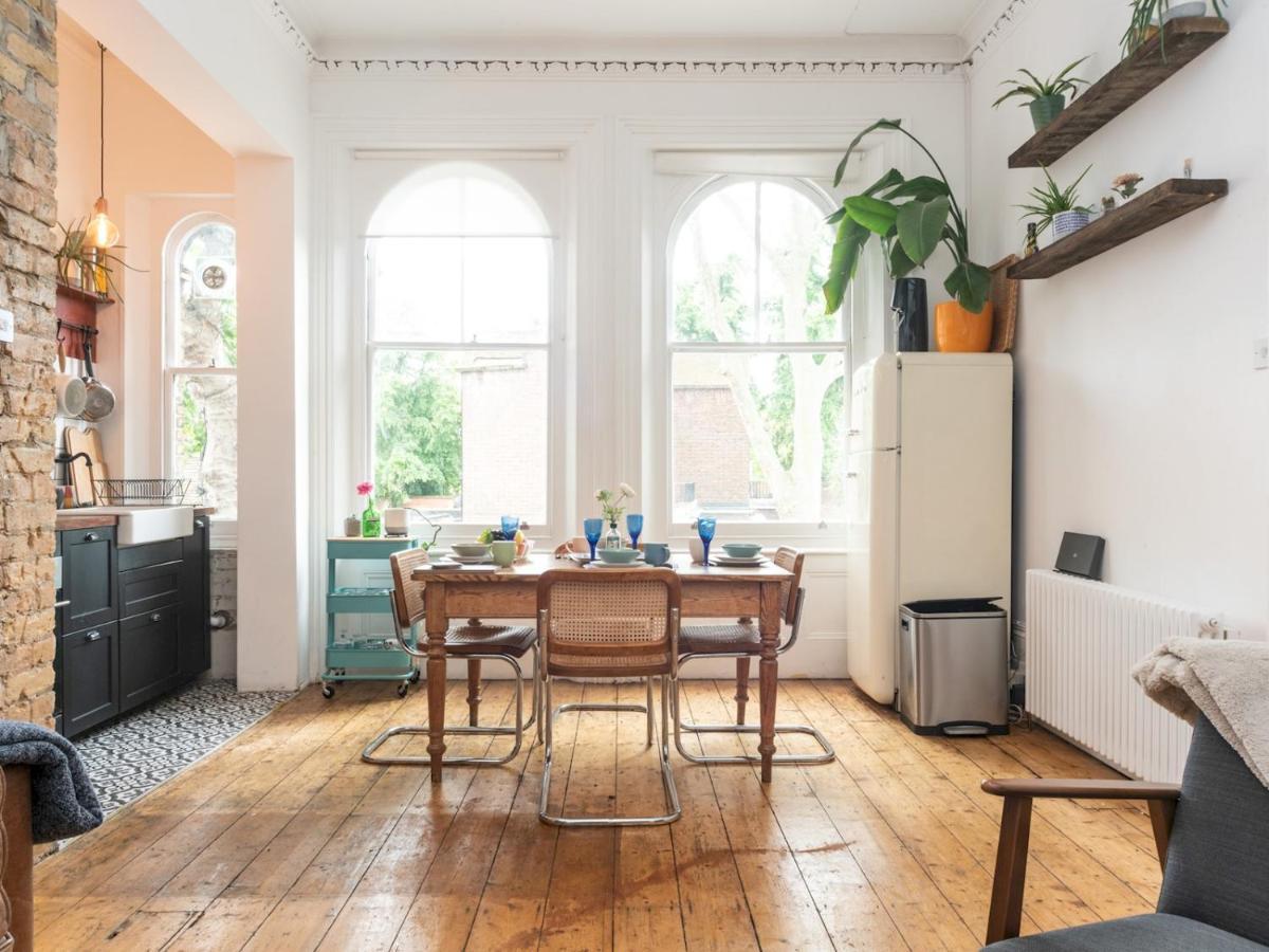 Pass The Keys Rustic And Quirky Flat In Charming Charlton Village Londres Exterior foto
