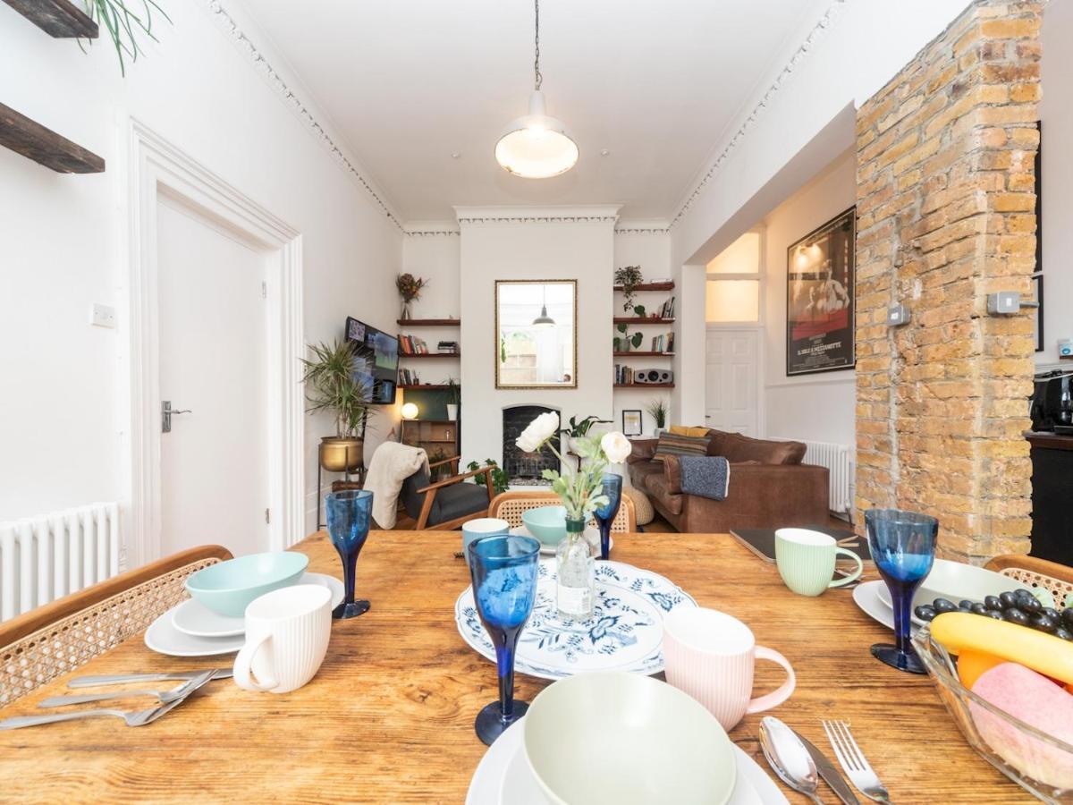 Pass The Keys Rustic And Quirky Flat In Charming Charlton Village Londres Exterior foto