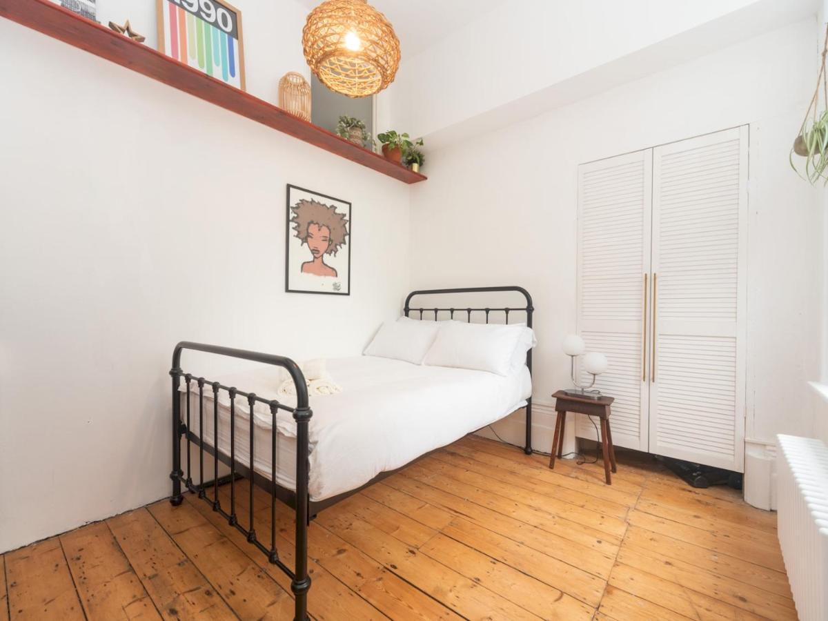 Pass The Keys Rustic And Quirky Flat In Charming Charlton Village Londres Exterior foto