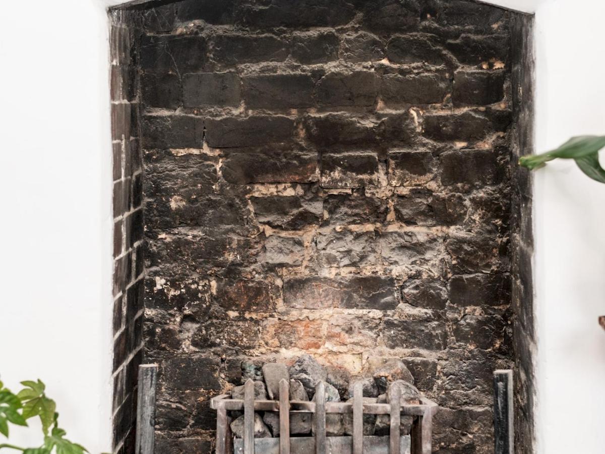 Pass The Keys Rustic And Quirky Flat In Charming Charlton Village Londres Exterior foto
