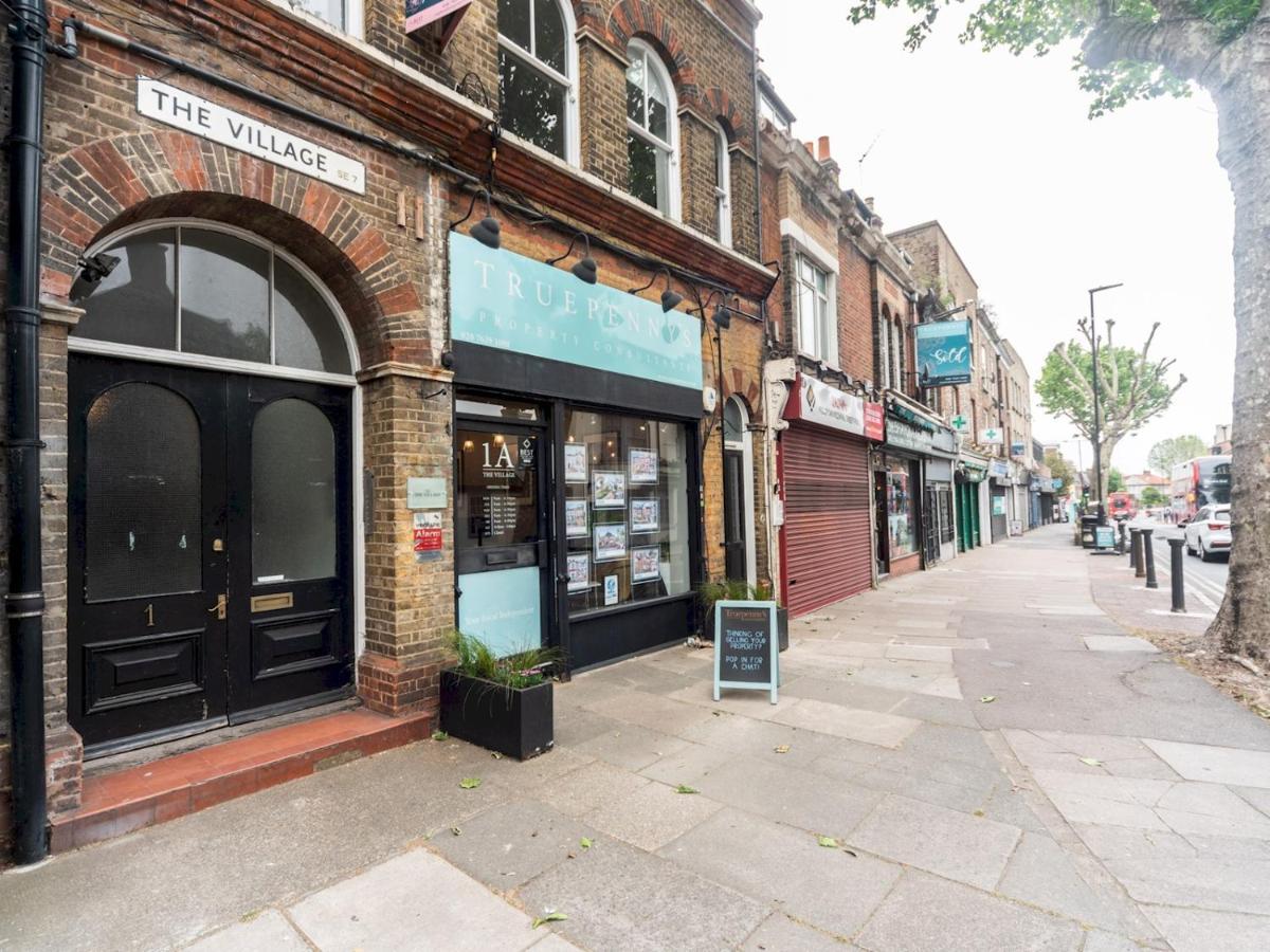 Pass The Keys Rustic And Quirky Flat In Charming Charlton Village Londres Exterior foto