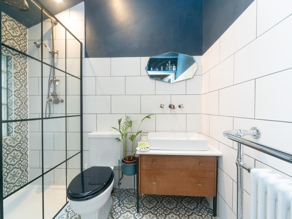 Pass The Keys Rustic And Quirky Flat In Charming Charlton Village Londres Exterior foto