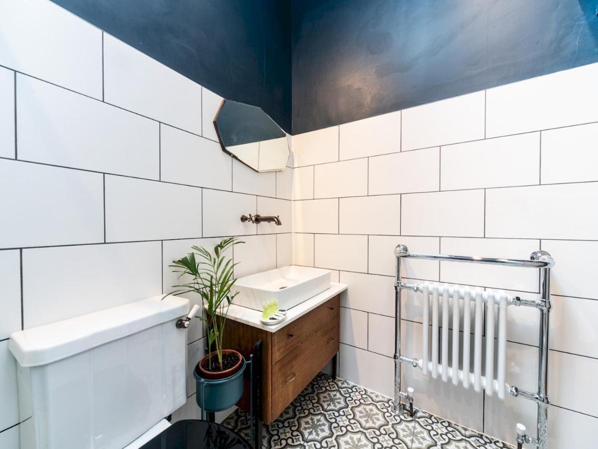 Pass The Keys Rustic And Quirky Flat In Charming Charlton Village Londres Exterior foto